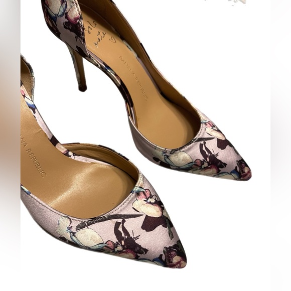 Banana Republic Floral Pumps size 6.5 - Picture 2 of 5